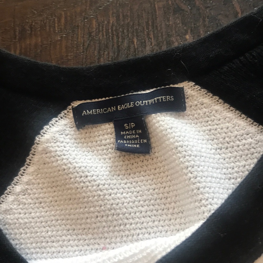AE Light Sweater - Picture 5 of 12